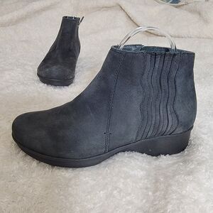 Dansko‎ Larkin Ankle Boots Booties Womens Sz 7.5-8 US 38 EU Black Nubuck Leather